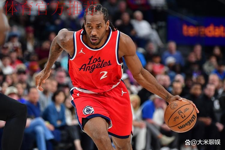 绝处逢生!伦纳德命中高难度底角三分,助快船紧咬比分 绝处逢生!伦纳德命中高难度底角三分,助快船紧咬比分