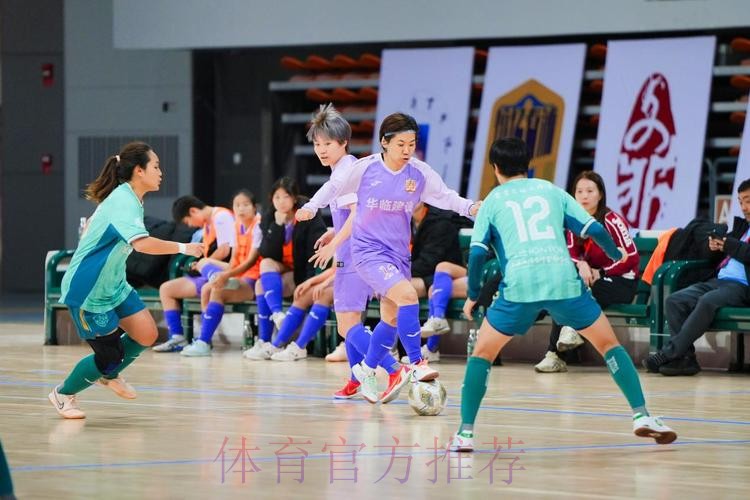 首度登顶 杭州临平乐茵斩获2025女五联赛冠军奖杯 首度登顶 杭州临平乐茵斩获2025女五联赛冠军奖杯