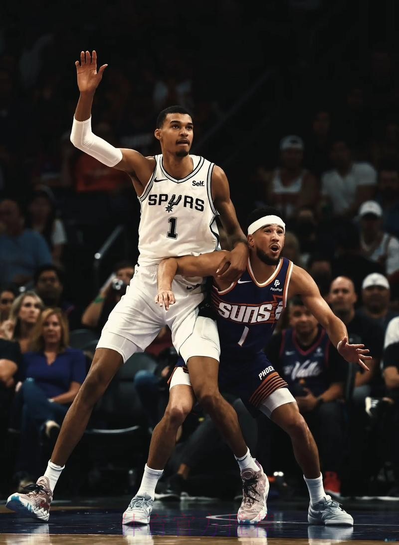 文班亚马穿着G.T Hustle3，砍下33分10篮板2抢断2盖帽