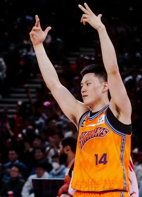 李弘权半场投篮6中3,得到8分3篮板2助攻1抢断 李弘权半场投篮6中3,得到8分3篮板2助攻1抢断